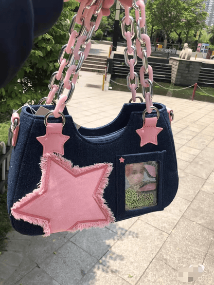 Sac bandoulière en denim avec chaîne en acrylique et étoile rose