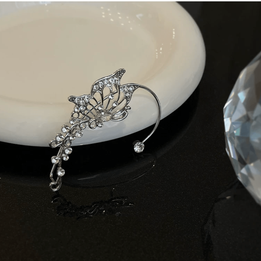 Eleganter Strass-Schmetterlings-Ohrring