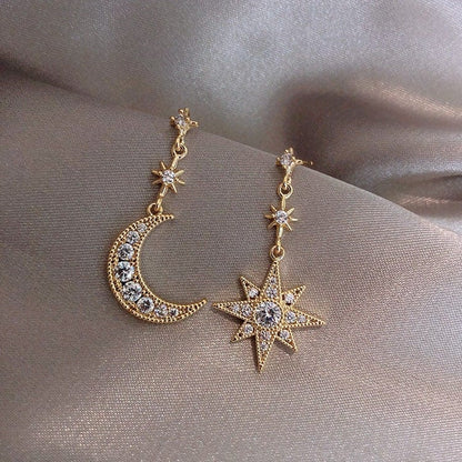 Boucles d'oreilles pendantes chics en forme de lune et d'étoile à strass