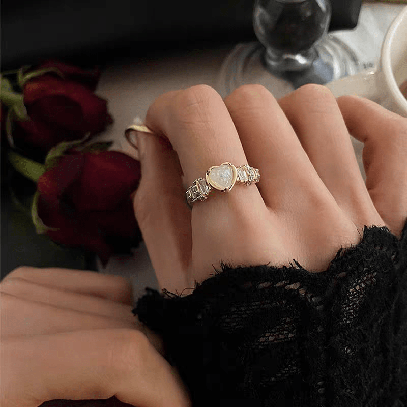 Bague chic en forme de cœur avec strass et opale