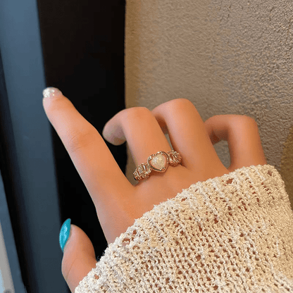 Bague chic en forme de cœur avec strass et opale