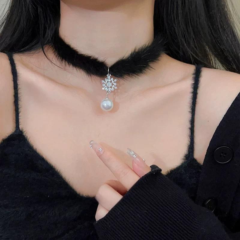 Pendant Chic Rhinestone Pearl Necklace Chain Choker Snowflake Plush Inlaid