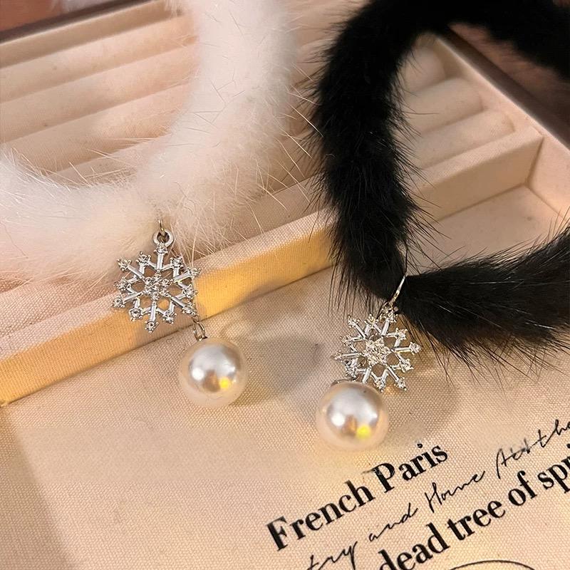 Pendant Chic Rhinestone Pearl Necklace Chain Choker Snowflake Plush Inlaid