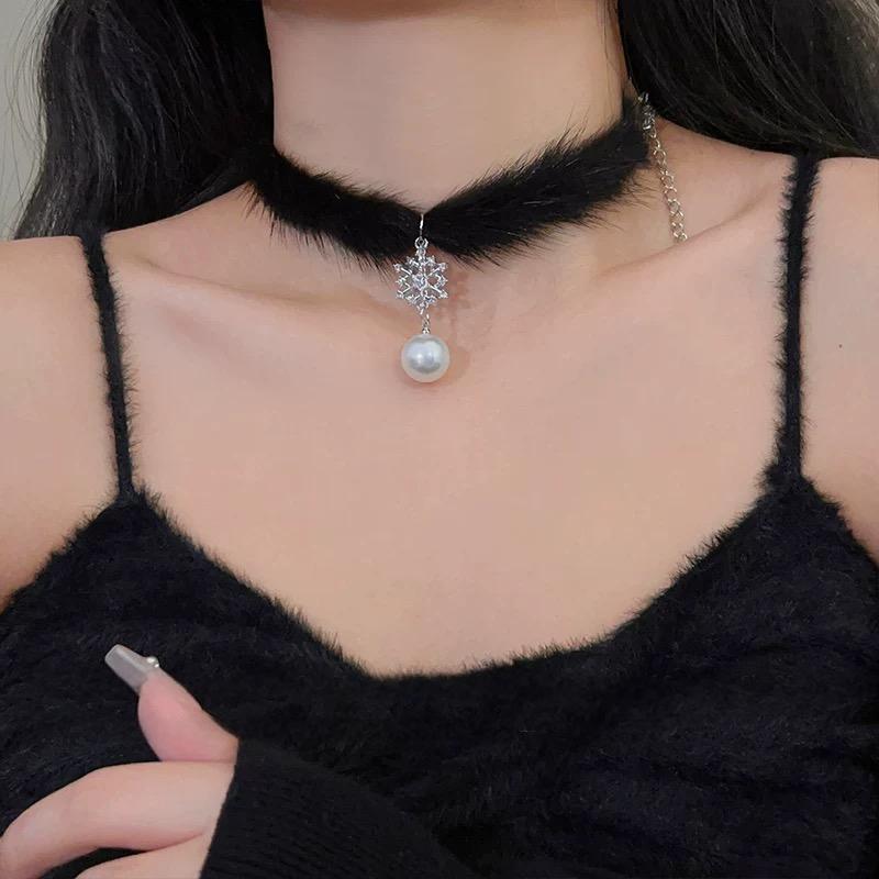 Pendant Chic Rhinestone Pearl Necklace Chain Choker Snowflake Plush Inlaid