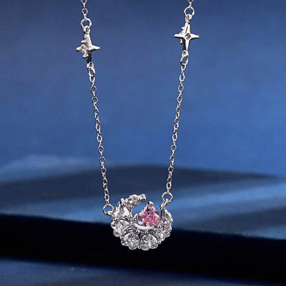 Collier délicat avec phases de lune en forme de cœur en cristal