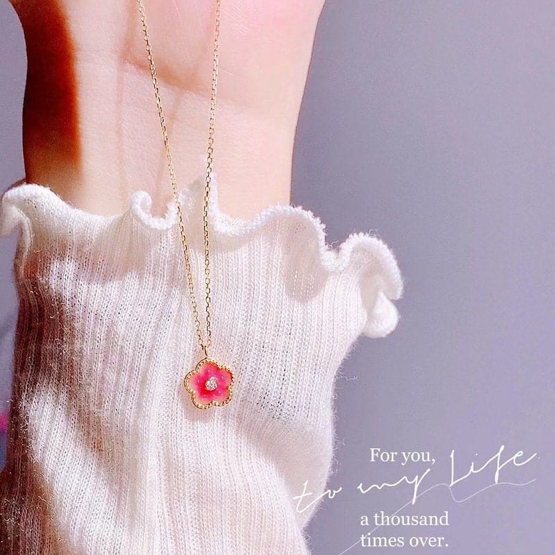 Collier avec pendentif en fleur de cerisier rose charmant et chic