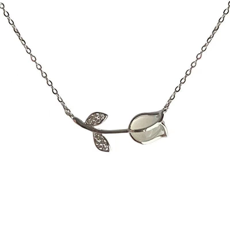 Collier chaîne tulipe en opale tendance et doux