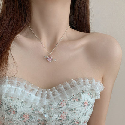 Collier élégant en forme de cœur avec flèche de Cupidon en cristal rose