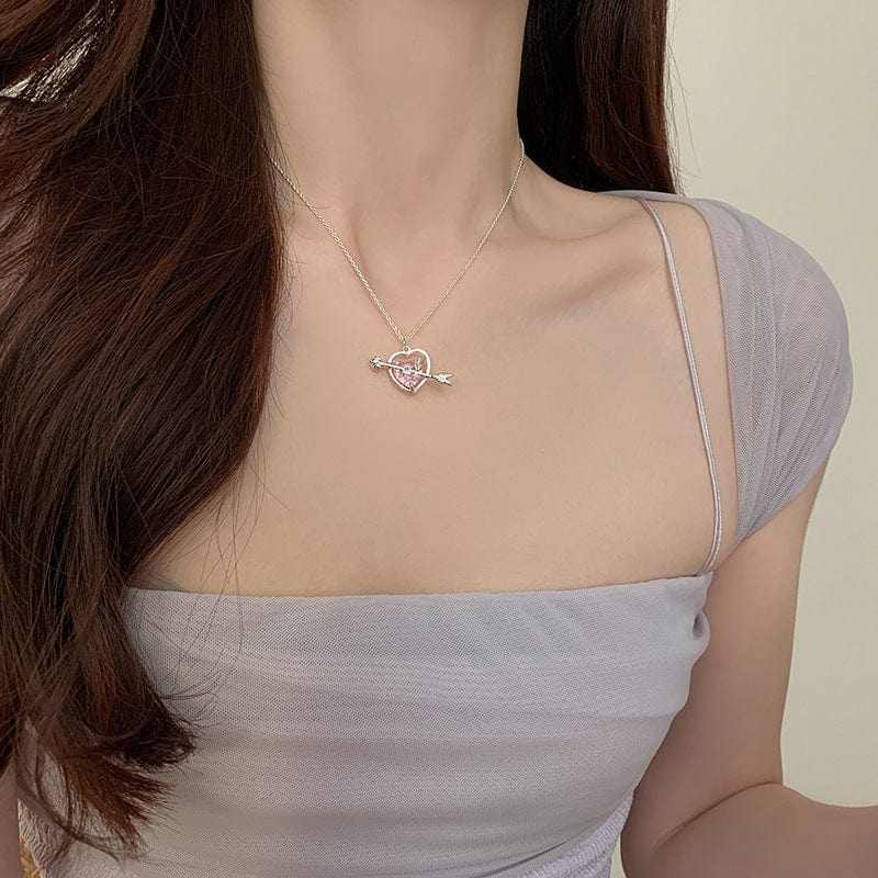 Collier élégant en forme de cœur avec flèche de Cupidon en cristal rose