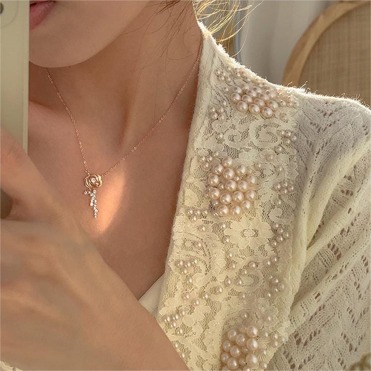 Collier élégant en cristal avec rose