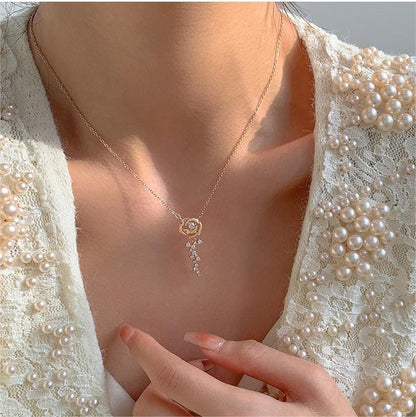 Collier élégant en cristal avec rose