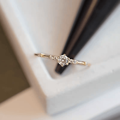 Eleganter Mini-Diamantring