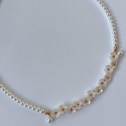 Elegant Flower Pearl Beaded Chain Necklace