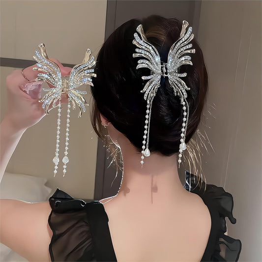Pince à cheveux pour chignon papillon avec chaîne en perles et pompon
