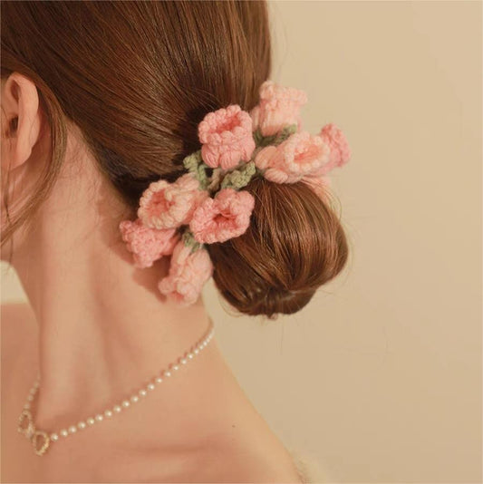Bandeau chignon rose au crochet avec motif muguet