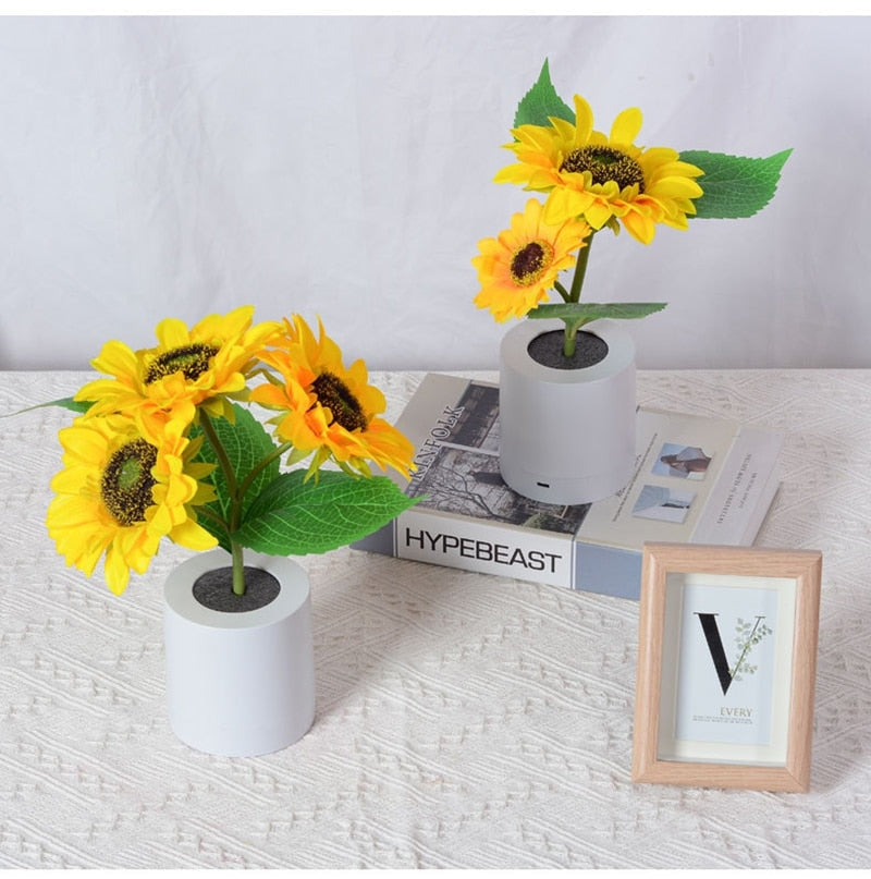 Light-Up Sunflower Desk Lamp - desk lamp, flowers, lamp, lamps, light Kawaii Babe