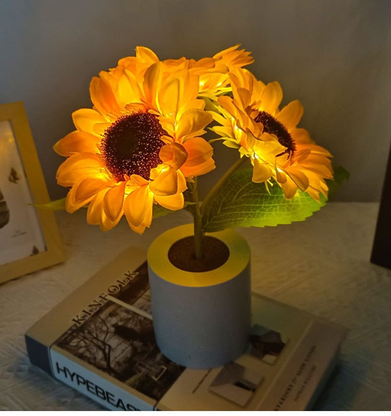 Light-Up Sunflower Desk Lamp - desk lamp, flowers, lamp, lamps, light Kawaii Babe