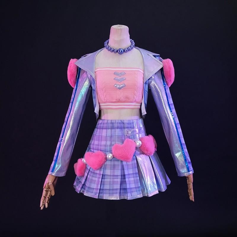 Cosplay Heartthrob Caitlyn Heartache