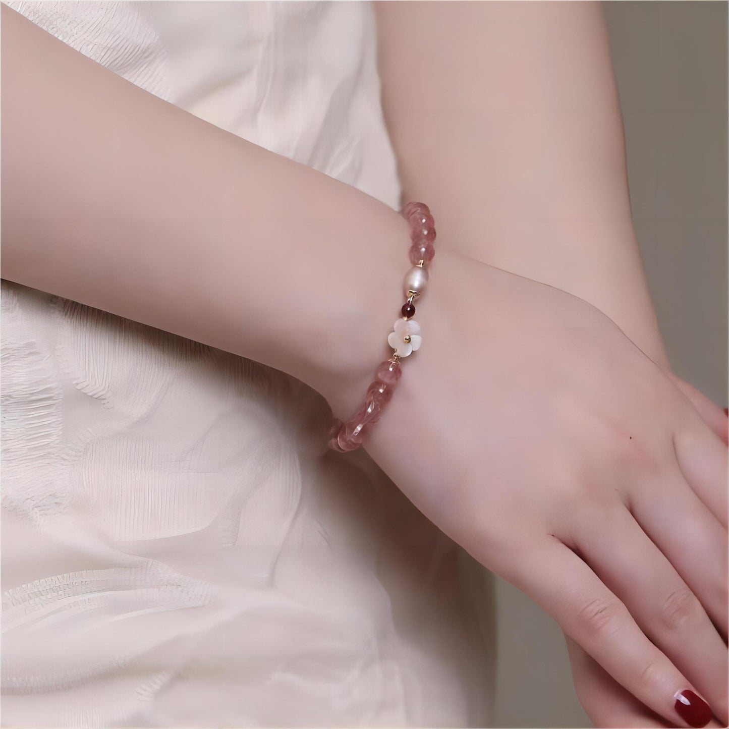 Bracelet en cristal rose doux avec fleur de cerisier