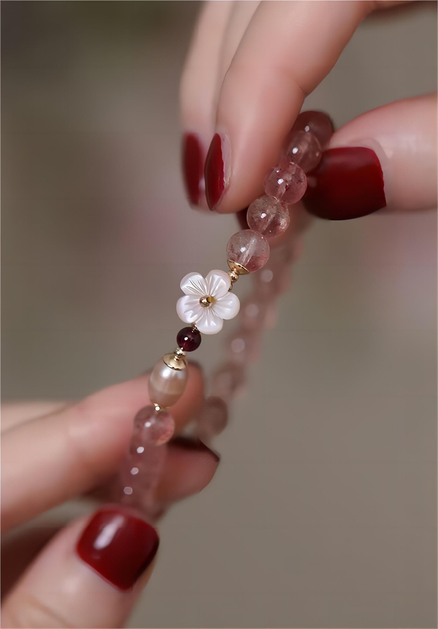 Bracelet en cristal rose doux avec fleur de cerisier