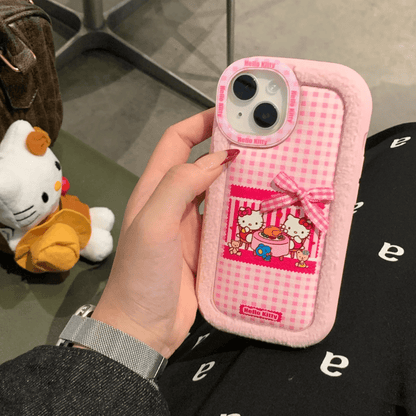 Coque iPhone à motif de chat à fleurs roses avec accessoires en peluche